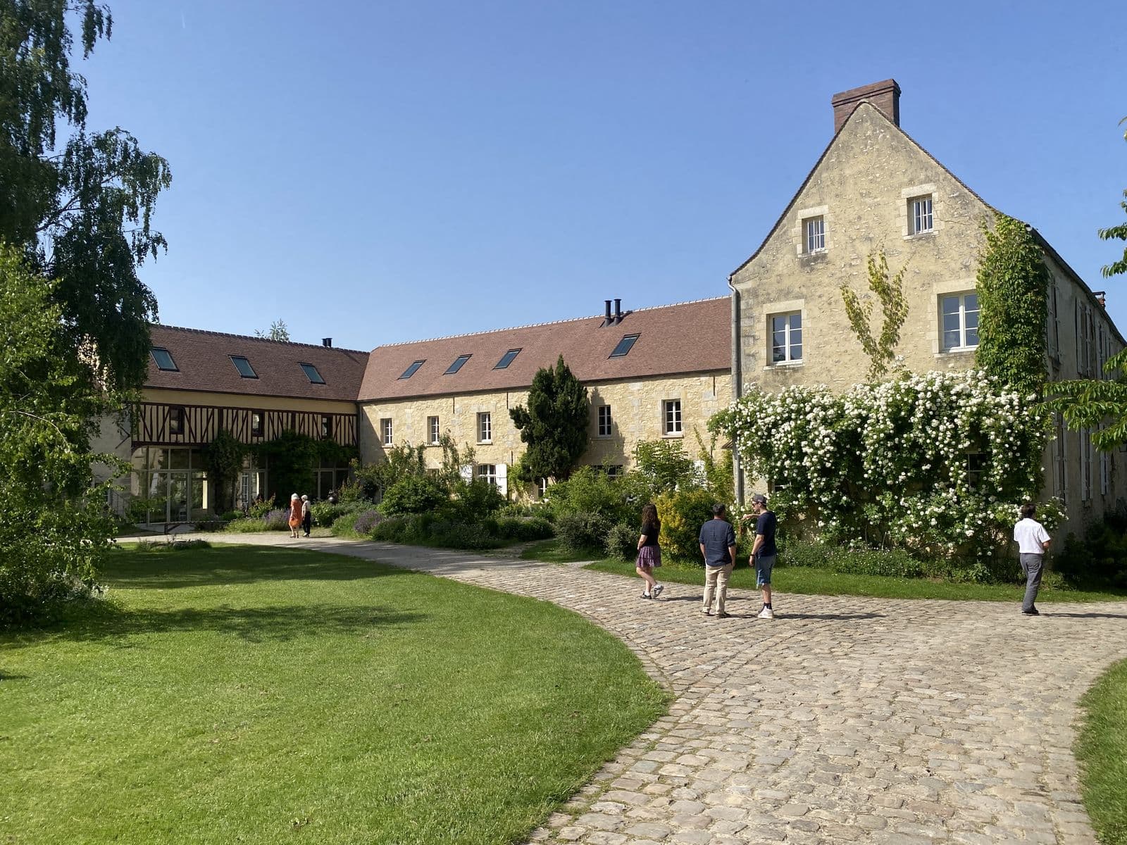 La cour intérieure du Prieuré de Bray